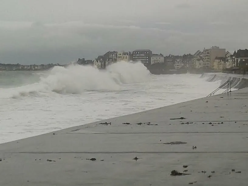 L Emeraude, T2, 43 M2, Rez De Chaussee, Plage A 10M, Parking Prive A 200M Apartment Saint-Malo 0*,  France