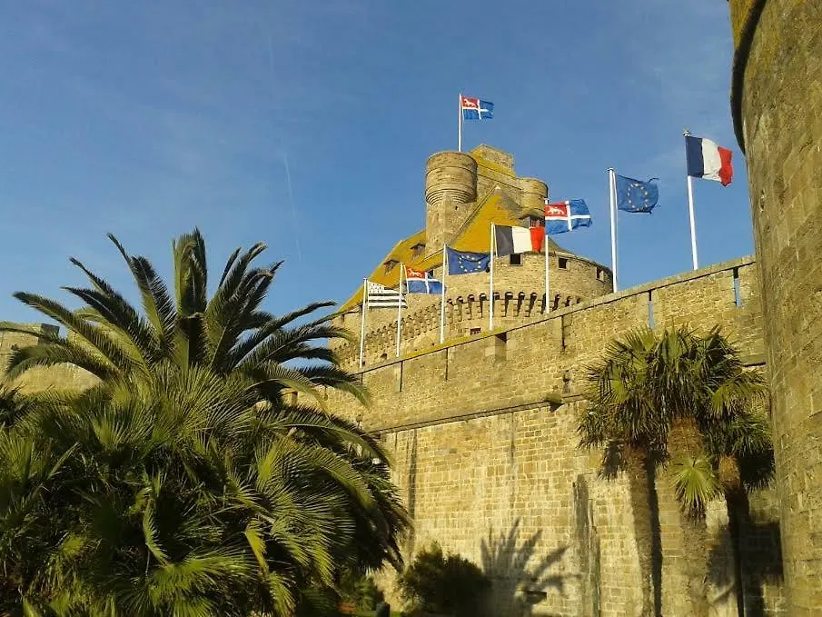 L Emeraude, T2, 43 M2, Rez De Chaussee, Plage A 10M, Parking Prive A 200M Apartment Saint-Malo