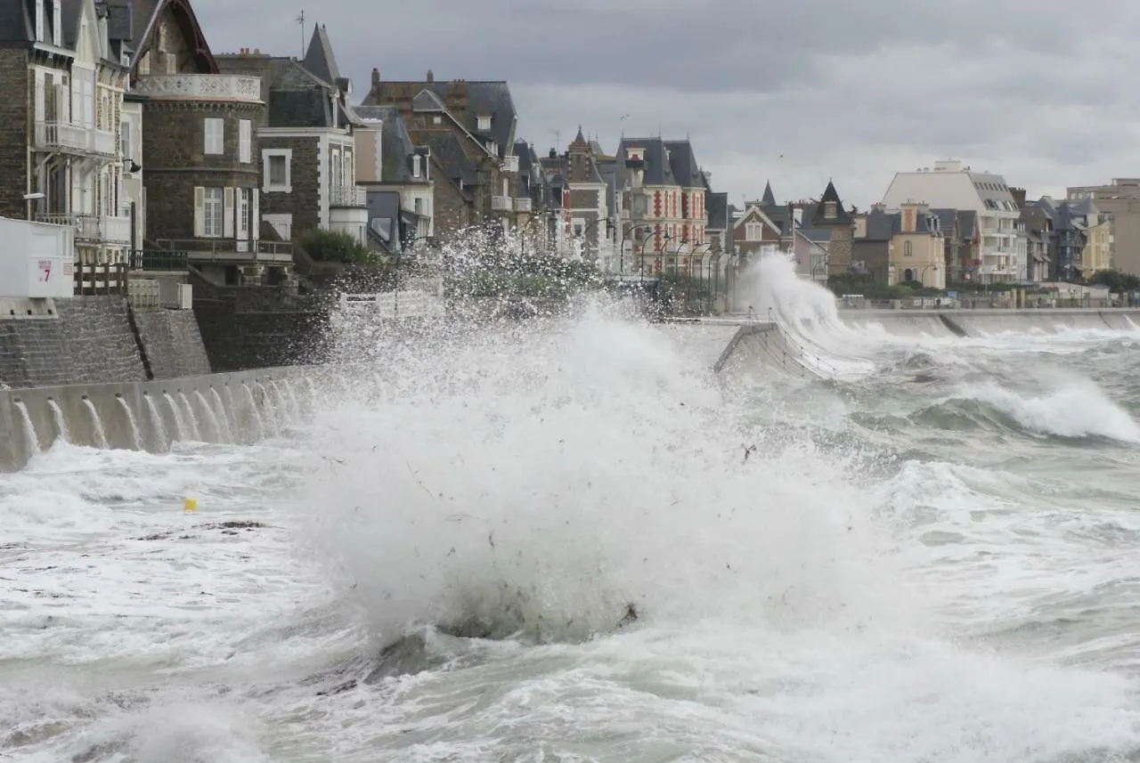 L Emeraude, T2, 43 M2, Rez De Chaussee, Plage A 10M, Parking Prive A 200M Apartment Saint-Malo 0*,  France